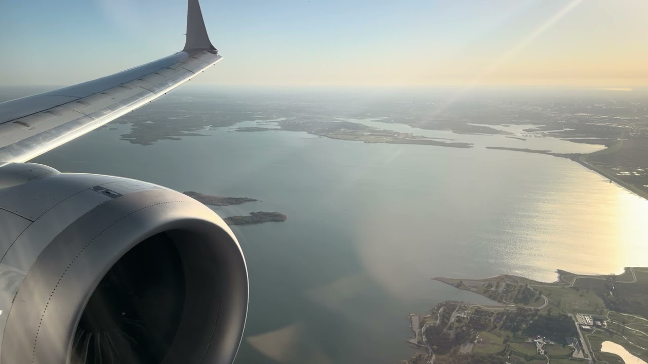 American Airlines 737-8 MAX smooth landing in Dallas Forth-Worth (DFW)