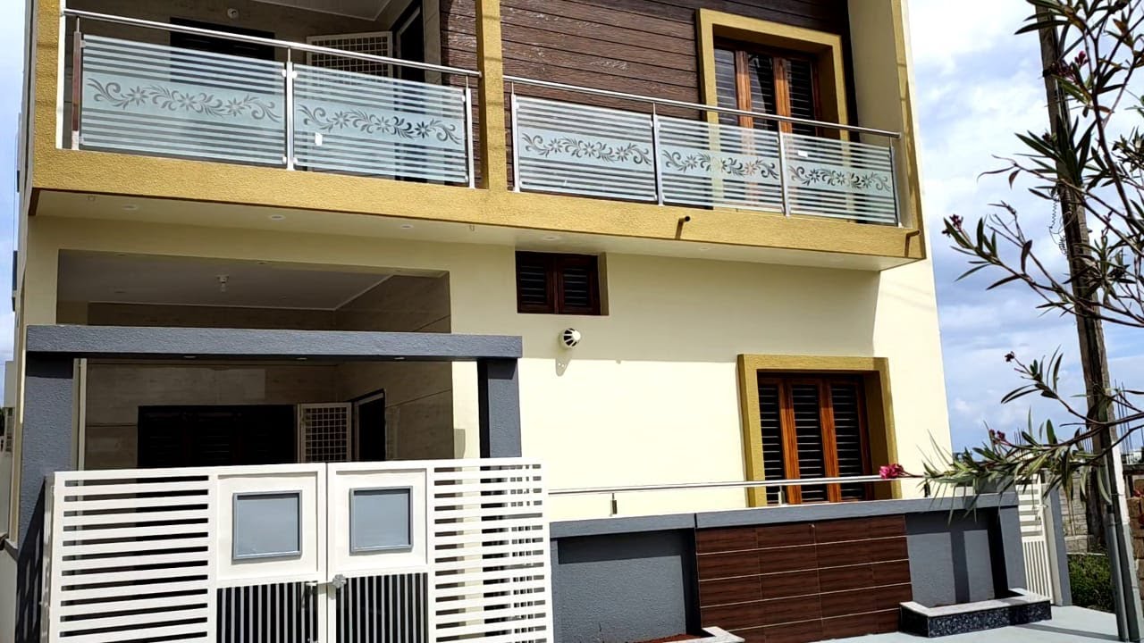30 X 40 Good architecture 4 BHK furnished house for sale at Vijaynagar 4th stage Mysore ( 7349265213