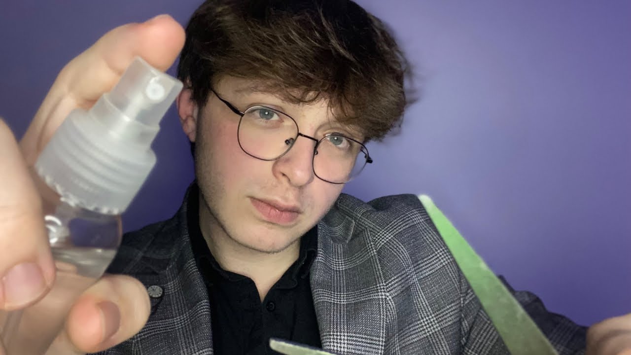 ASMR COIFFEUR ( un peu trop gentil )