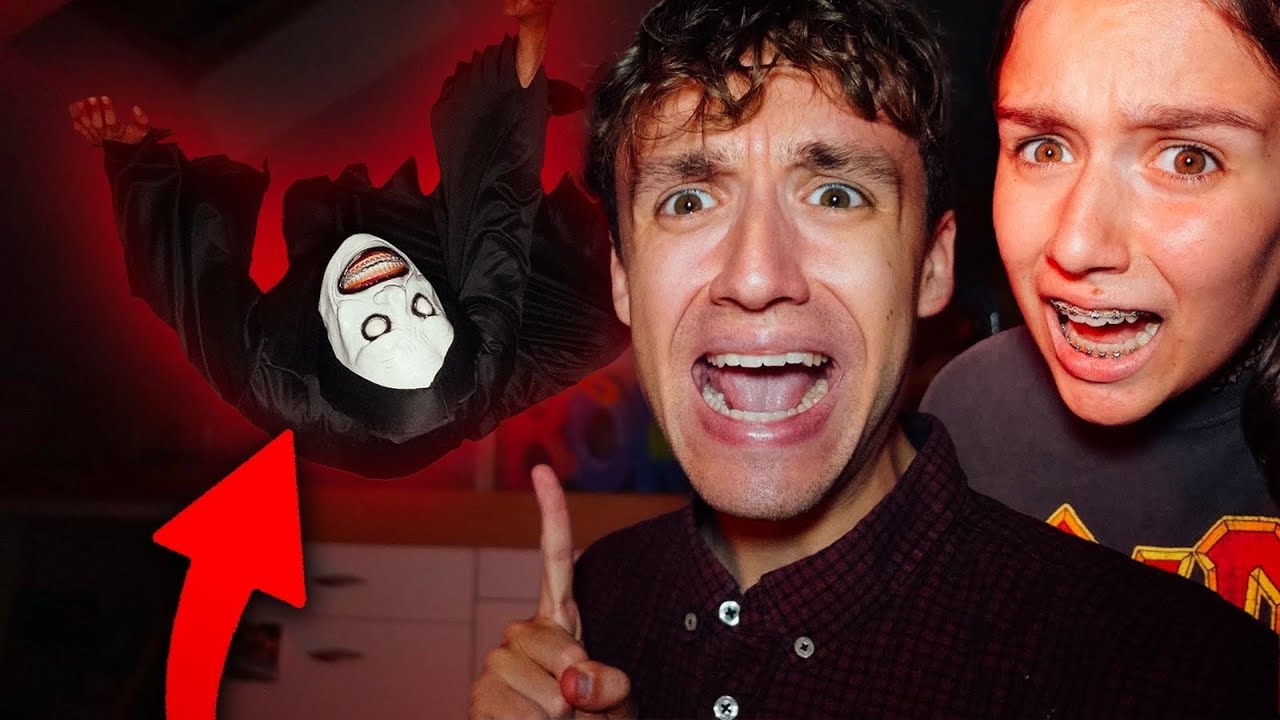 L'HOMME ARAIGNÉE REVIENT ! ON S'ENFUIT DE LA MAISON ! - PINK LILY