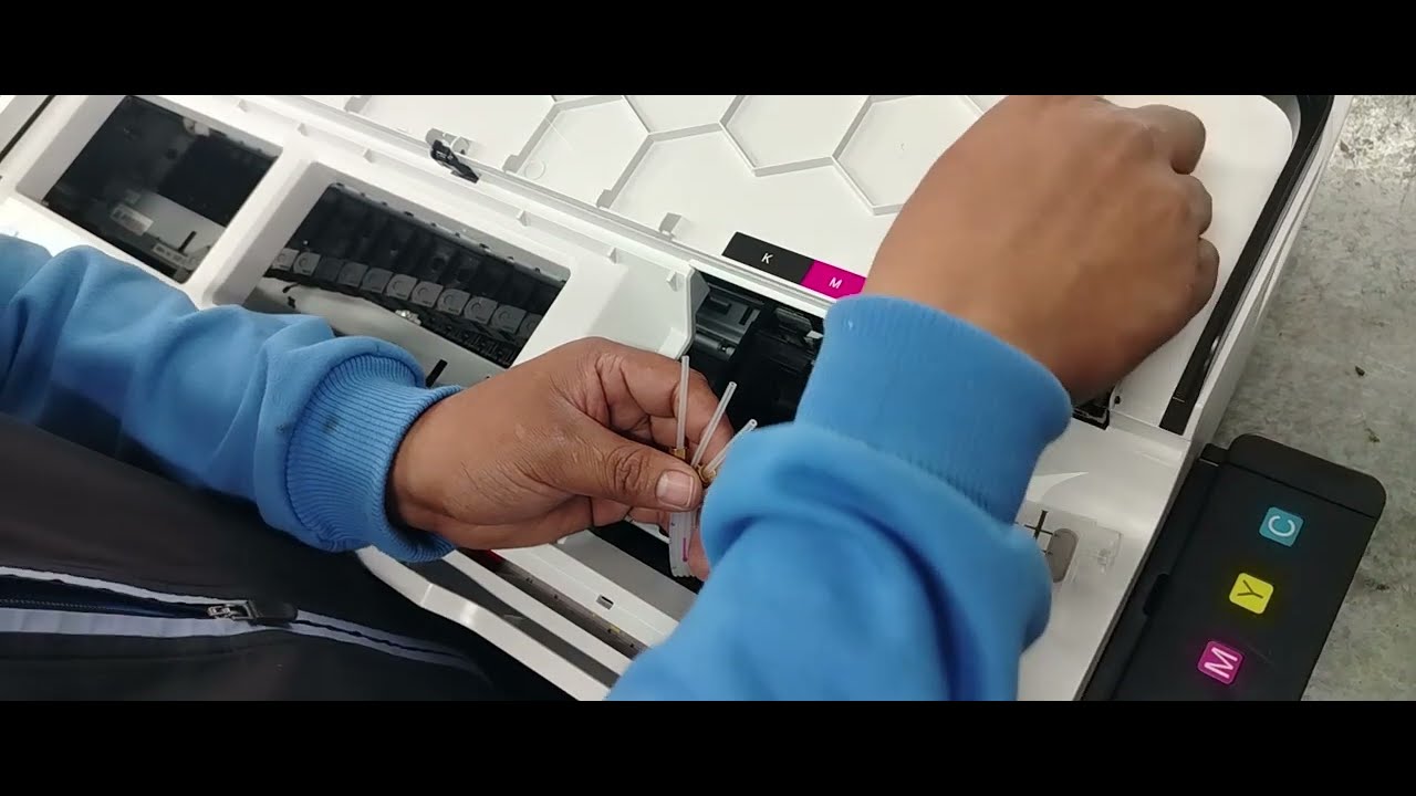 Instalación del sistema de tintas en el plotter SC-T3170