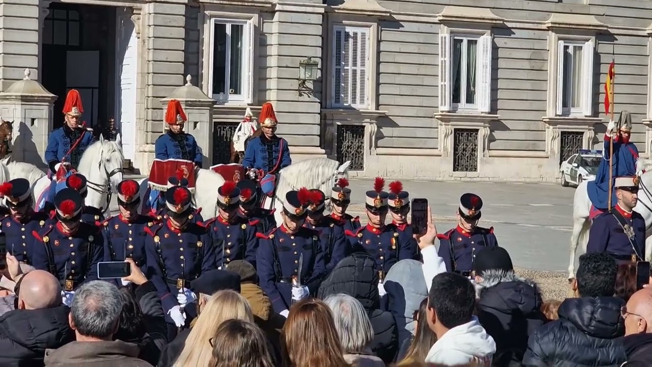 4K 💂‍♂️ RELEVO SOLEMNE de la GUARDIA en el PALACIO REAL de MADRID