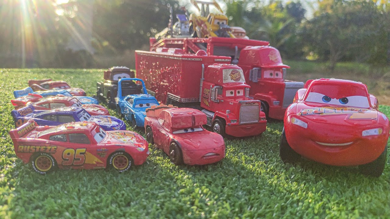 Disney Pixar Cars toy review * Lightning McQueen, Mack,Tow Mater, Dinoco King