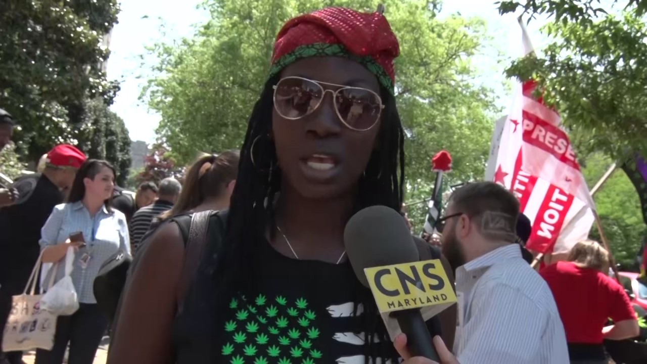 POT GIVEAWAY- Marijuana rally aimed at Congress results in arrests