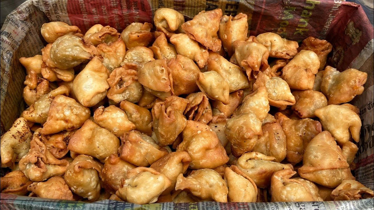 Famous 10Rs ke 4 Samose of Janpath🤩🤩 ft Phy Bodywash | Indian Street Food | Delhi