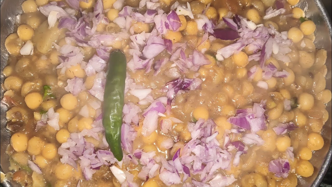 Aaj bana rahe hain chatpati aur garma-garam Matar Chaat 🌶️🟢