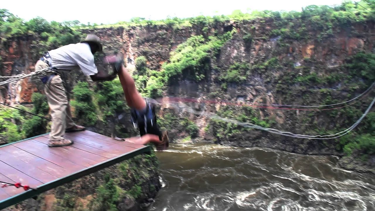 Gorge swing Victoria falls (handstand)