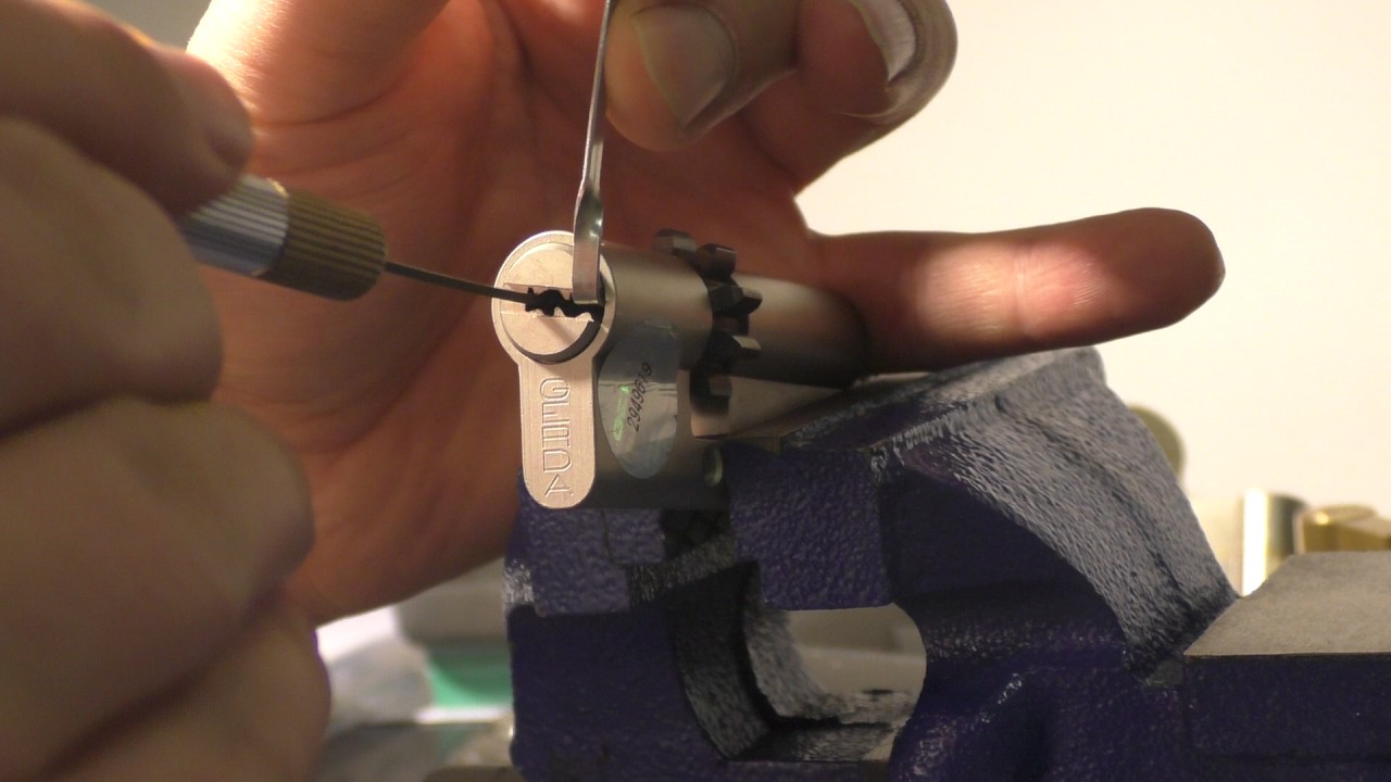 Zamek Gerda Pro System otworzony wytrychem - Gerda Dimple Lock Picked