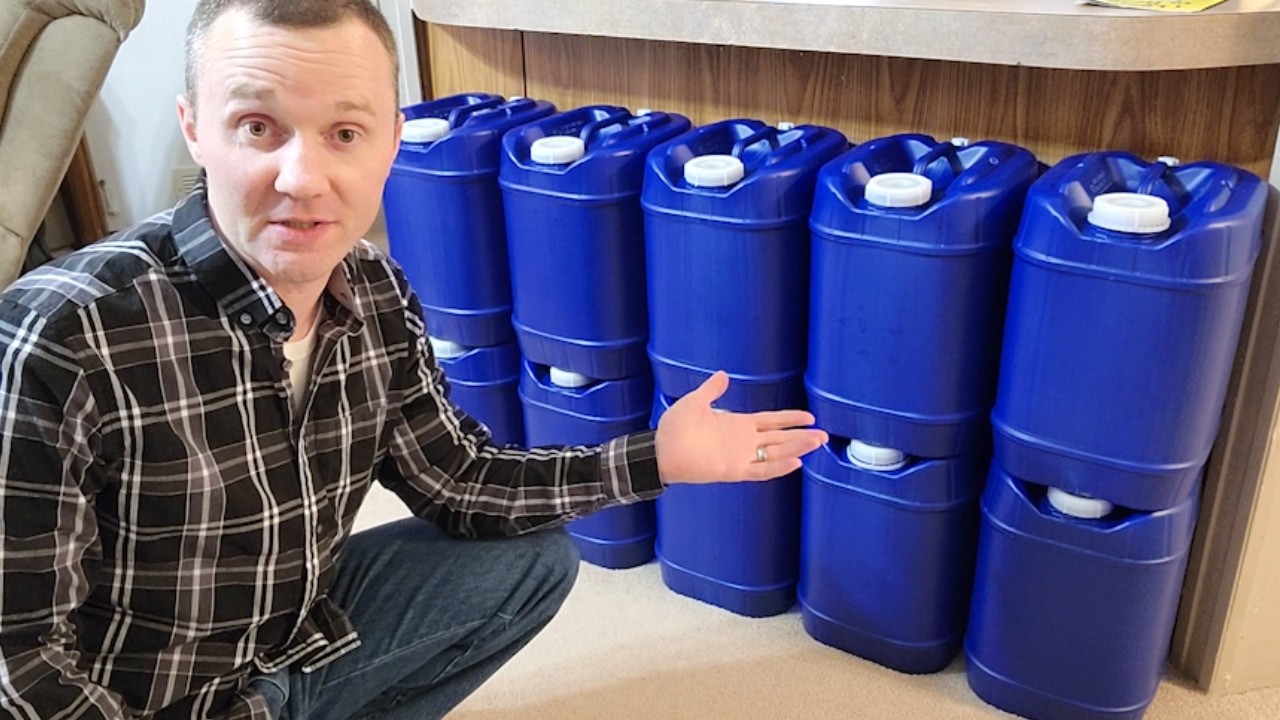 ПРАВИЛЬНЫЙ способ долгосрочного хранения воды на случай чрезвычайных ситуаций!