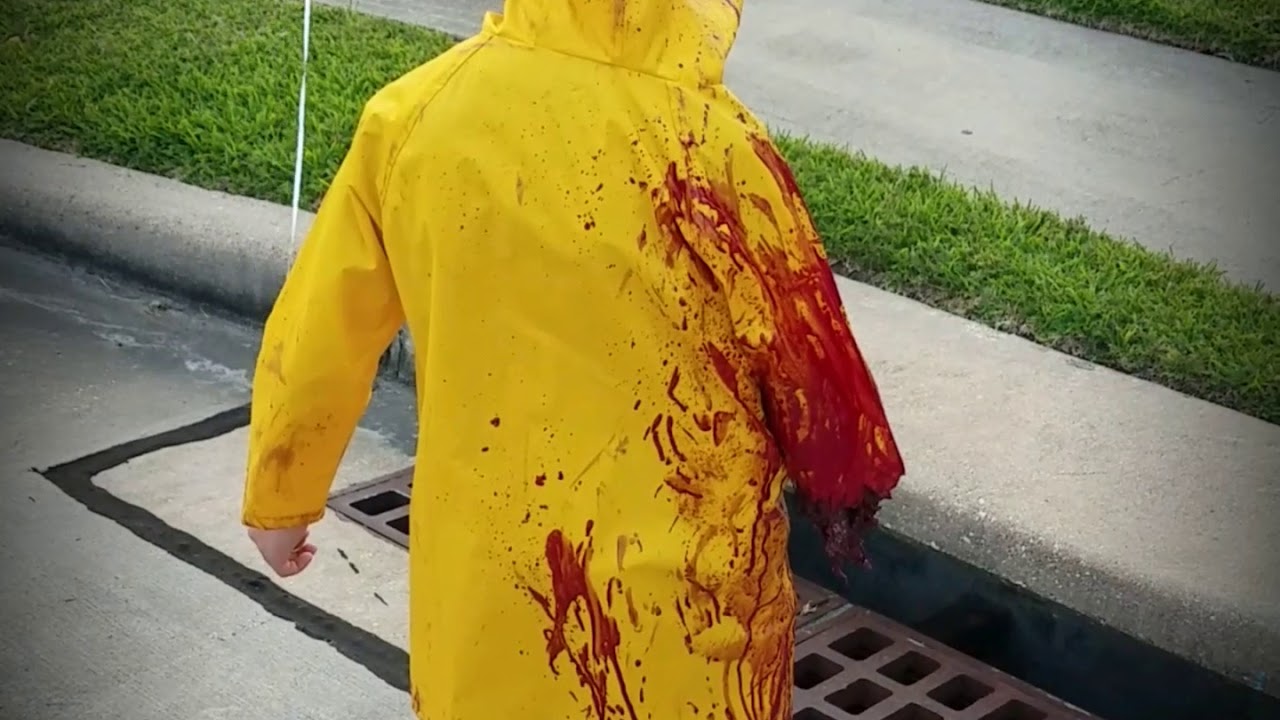 Pennywise it 2017 Georgie with bitten off arm