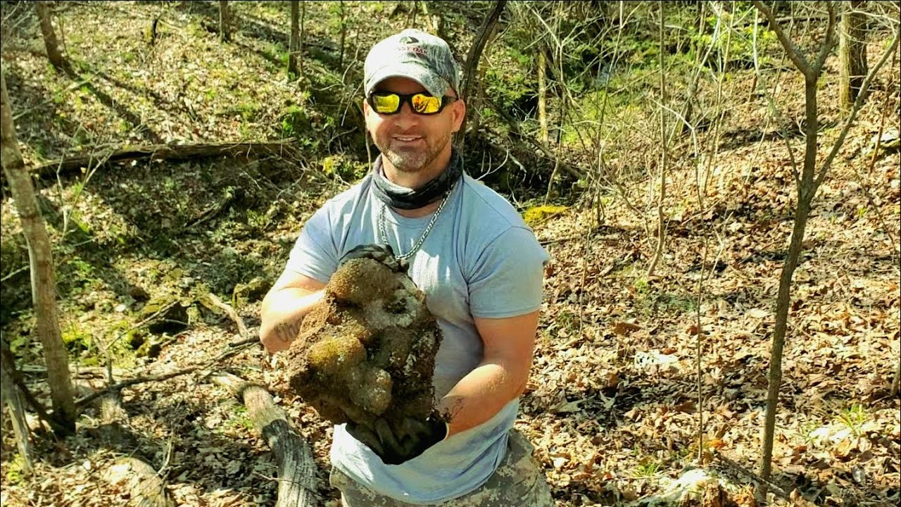 HUGE Crystal Plates & LOADS Of Druzy In Missouri! (Rockhound PARADISE)