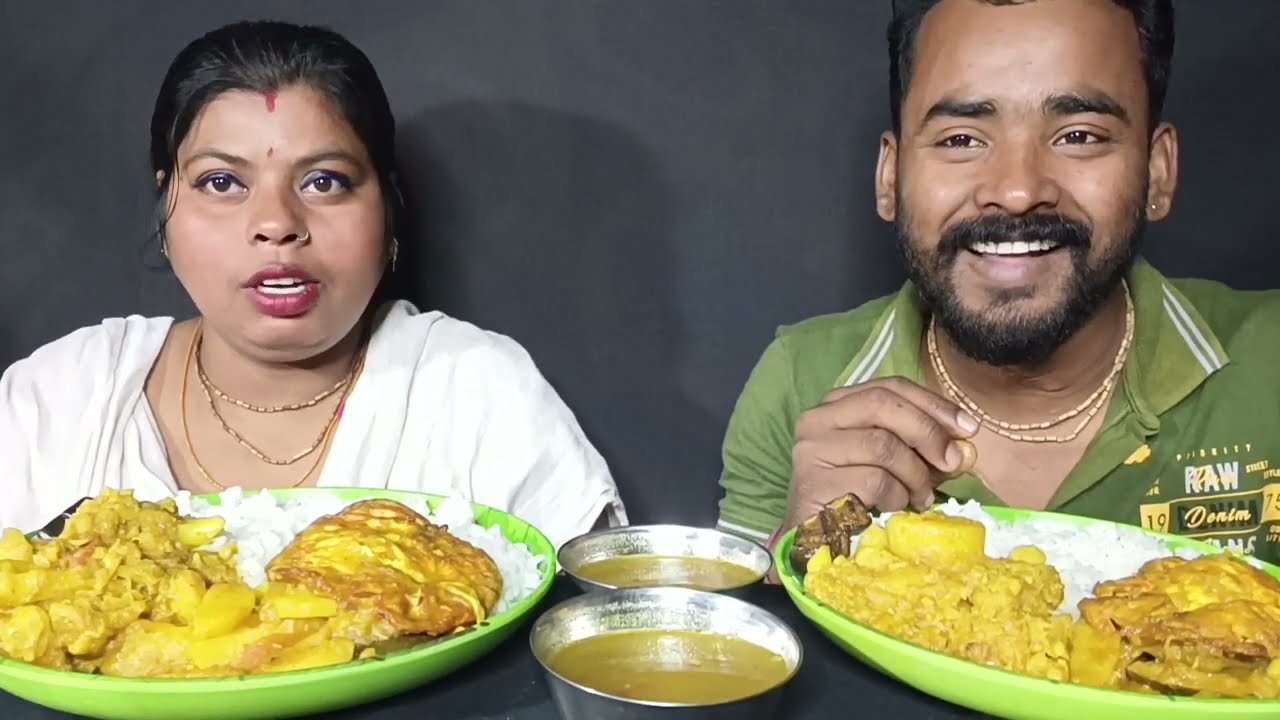 eating challenge//aloo fulkopi tarkari//dim poach curry//dal//begun bhaja with rice eating challeng