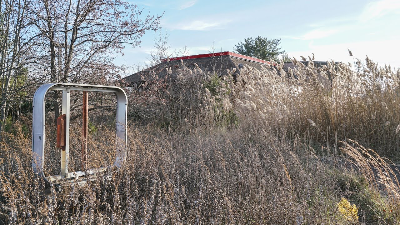 Found a Retro ABANDONED 1990's Burger King!