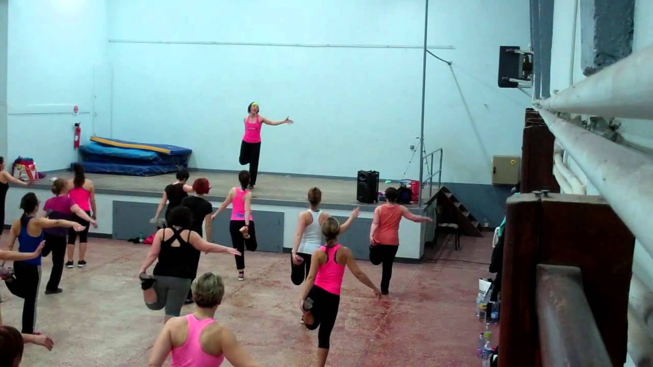 Bailando Zumba stretch Laroque 2
