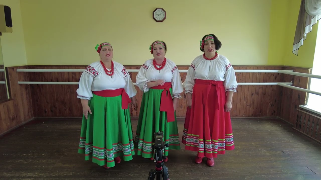 Автентична українська народна пісня «Не сіяла, не орала» виконує