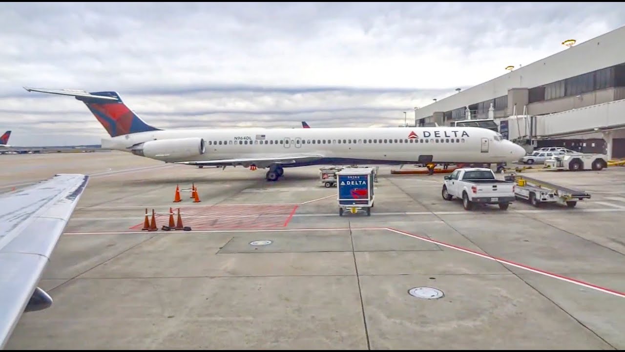 DELTA AIRLINES MD-88  / Landing in Atlanta