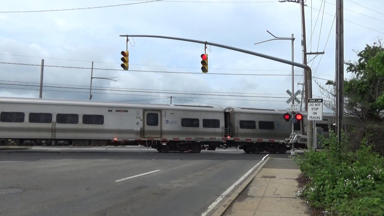 LIRR 7132 M7 Passenger Train to Ronkonkoma - Commack Rd Railroad Crossing - Deer Park, NY