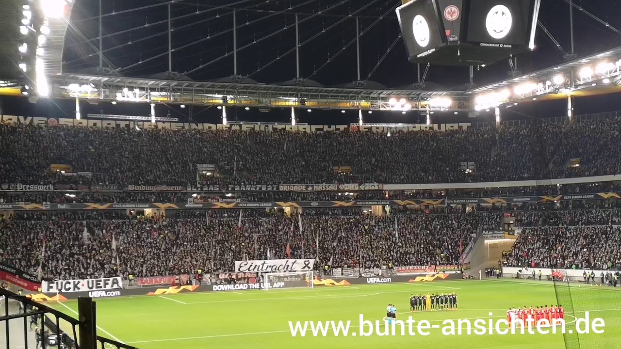 Eintracht Frankfurt : Red Bull Salzburg - Schweigeminute - Nazis Raus