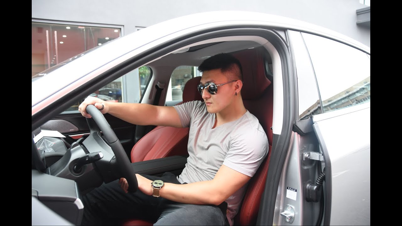 Xpeng P7 NGP (Navigation Guided Pilot) MIND BLOWING performances on highway 2021/01
