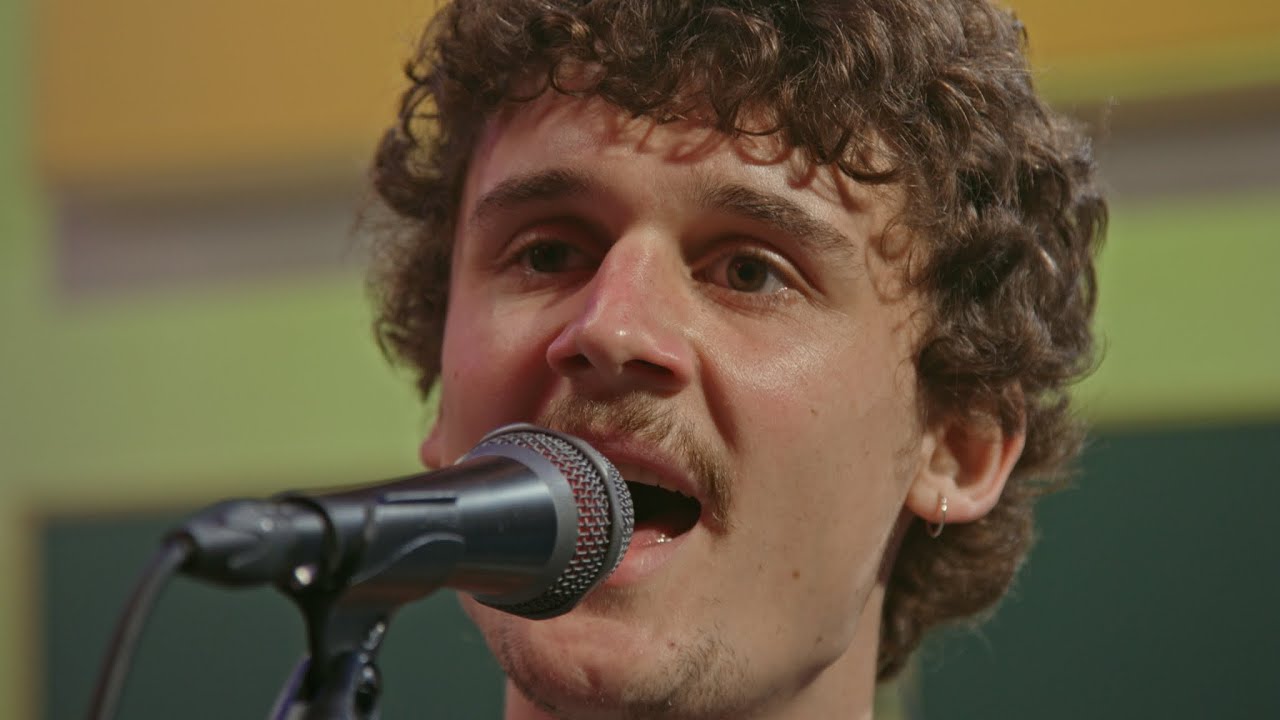 Shaking Hand (Live from Low Four Studio)