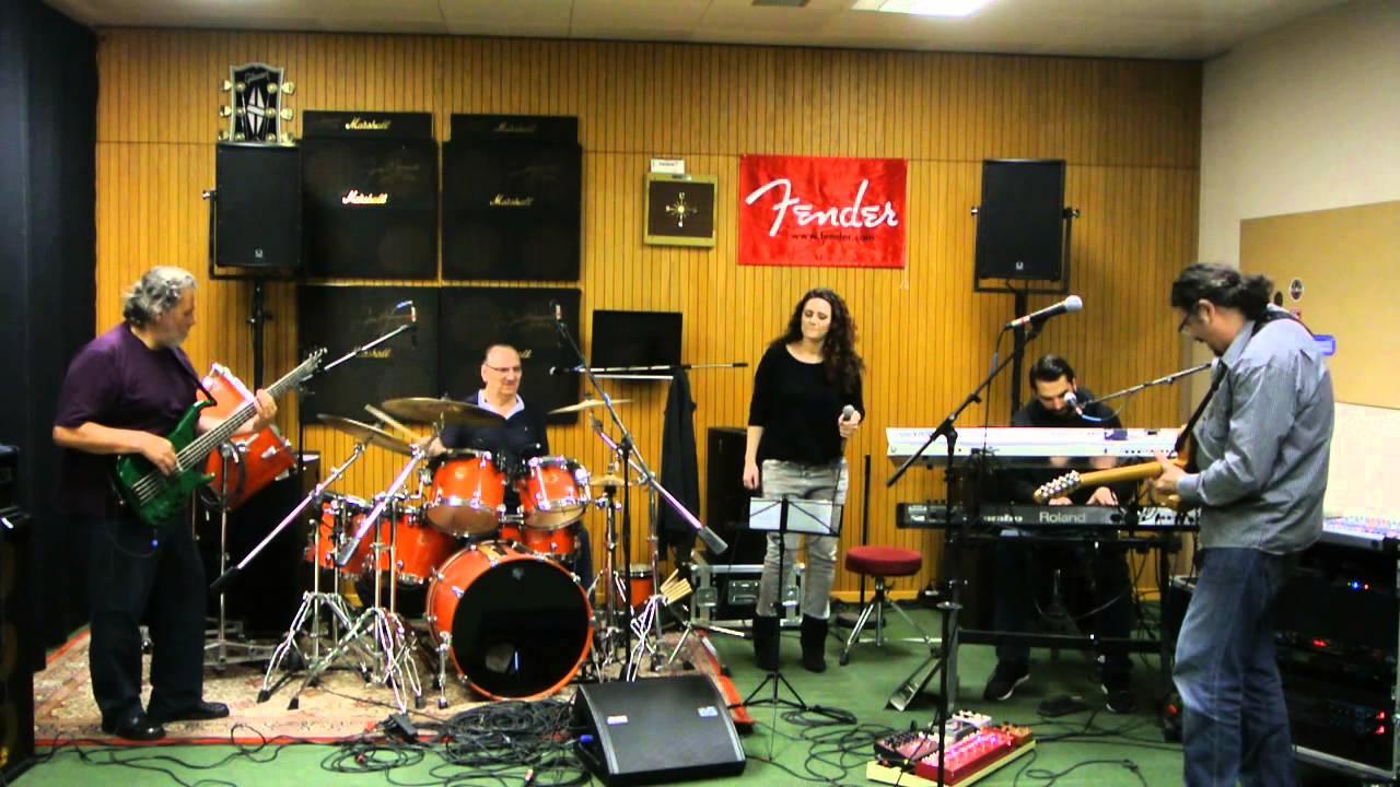 Give me one reason - Groove Connection mit Stefania Pagano
