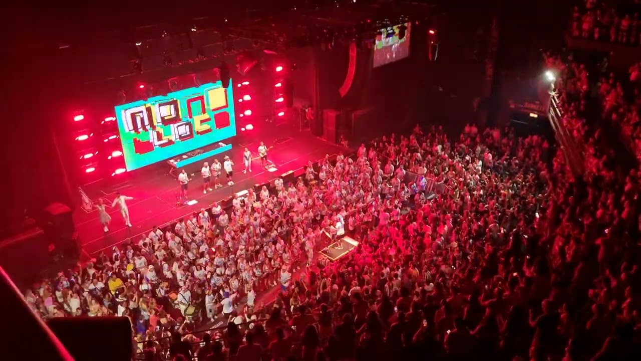 Monobloco Opening Drums  First Samba Beats Rio Carnival 2026 Friday – Epic Bateria Energy!