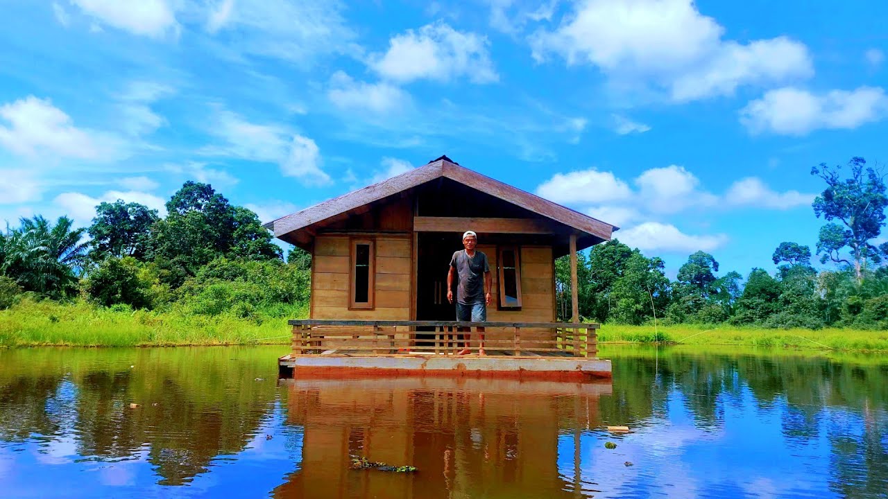 Camping hujan deras || 30Hari membangun rumah terapung di danau