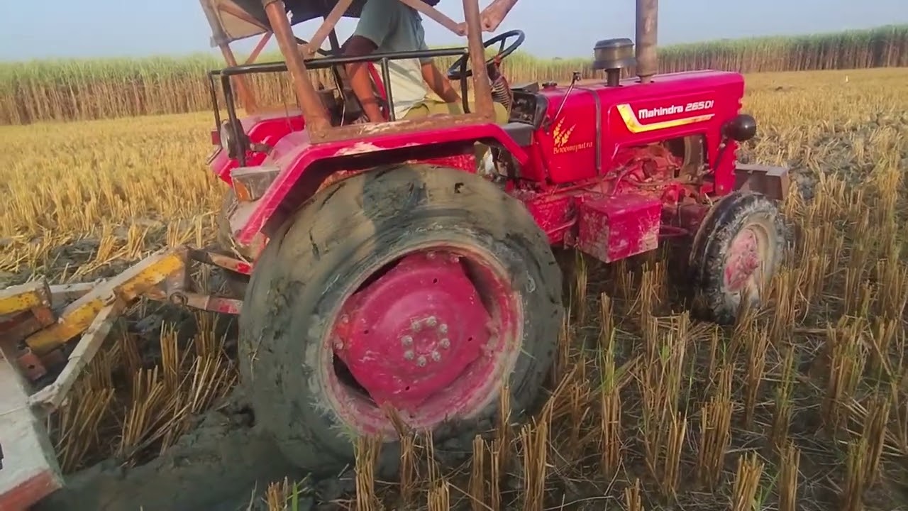 Apna Mahindra tractor kichad me jutai karne ke liye gaya 🚜🚜🚜