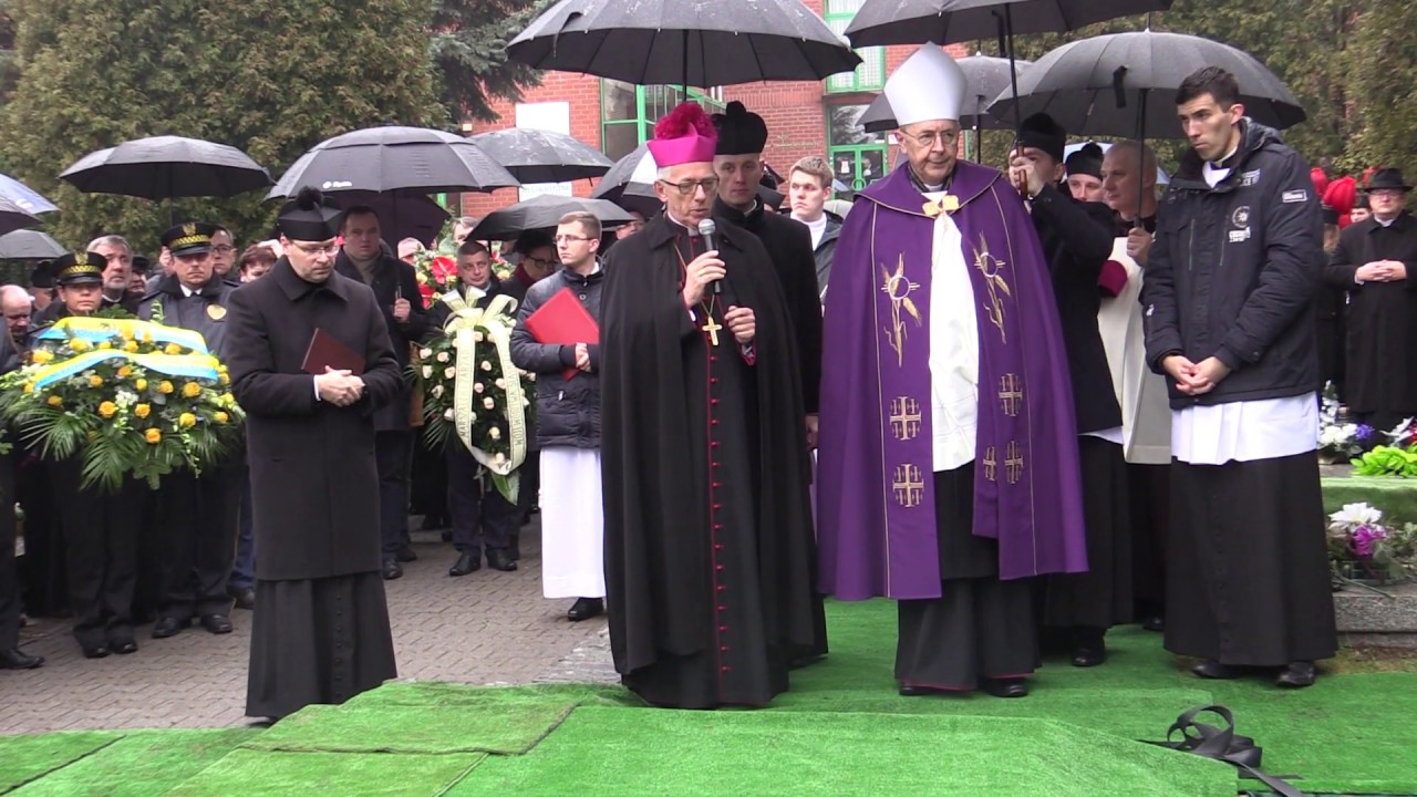 Złożenie do grobu trumny z ciałem śp. bpa Gerarda Bernackiego