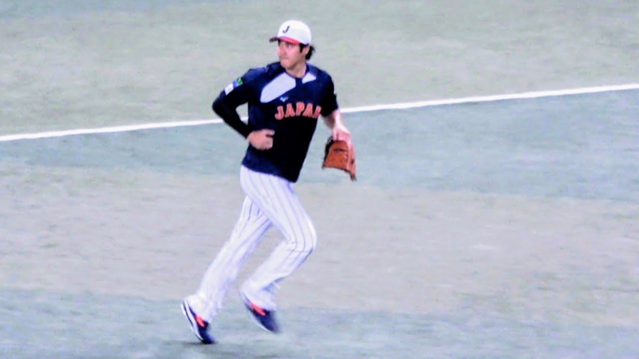【大谷翔平】がグラウンドへ現れ球場がざわつく 大谷翔平は軽いキャッチボール 現地映像【侍ジャパン】