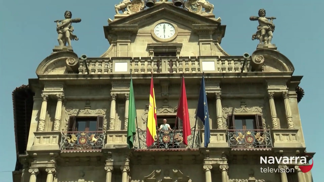 El reloj del Ayuntamiento suena a 24 horas del Chupinazo