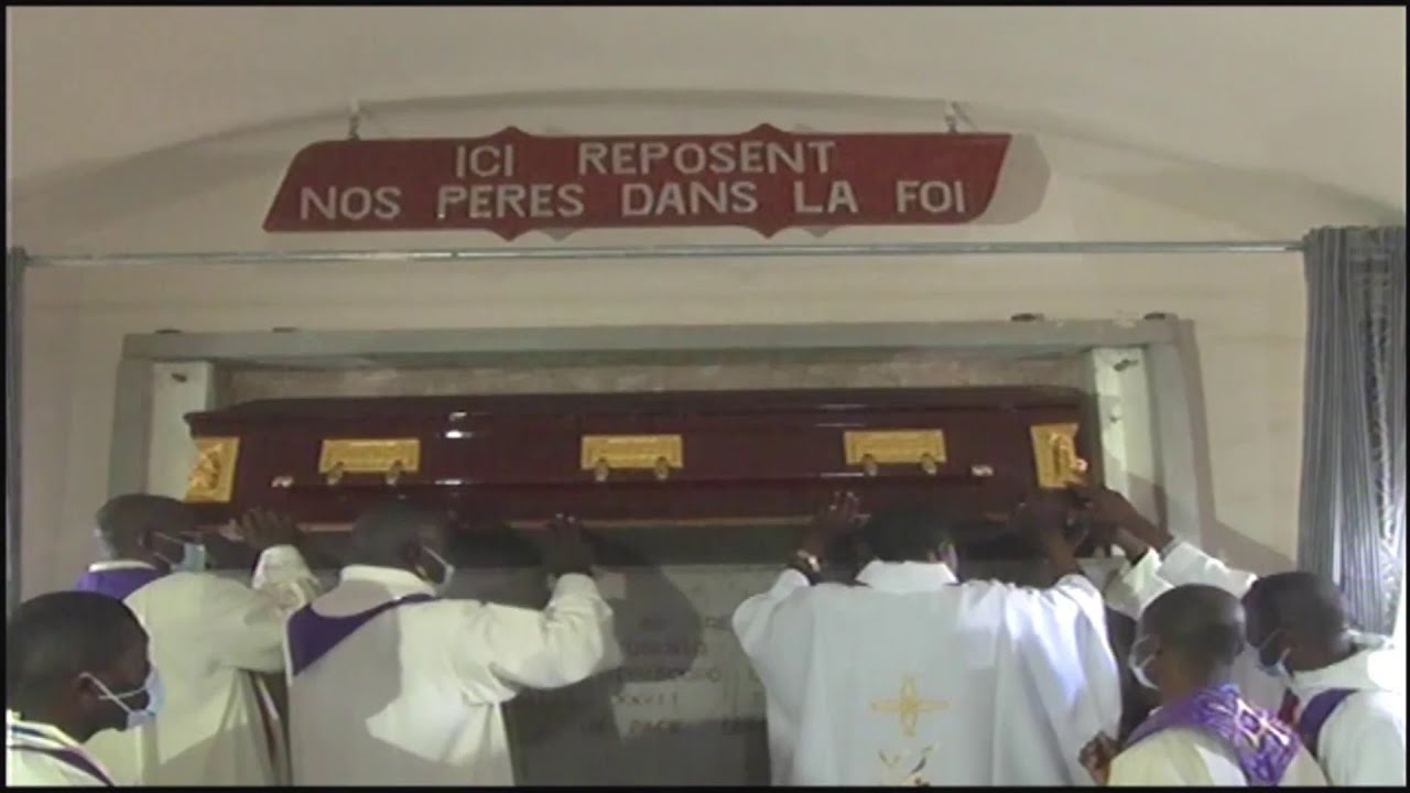 Inhumation de Mgr Floribert SONGASONGA MWITWA dans la cathédrale Saints Pierre et Paul de Lubumbashi
