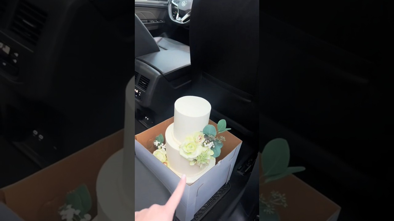 How I transport my cakes when delivering! #FrontPaigeTreatsLLC #PaigesKitchen #NashvilleBakery #Cake