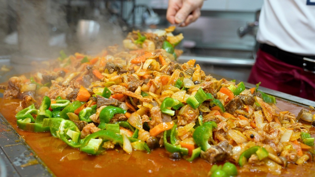 Популярный японский теппаньяки от отца и сына | Жареные на гриле субпродукты вагю, жареный рис
