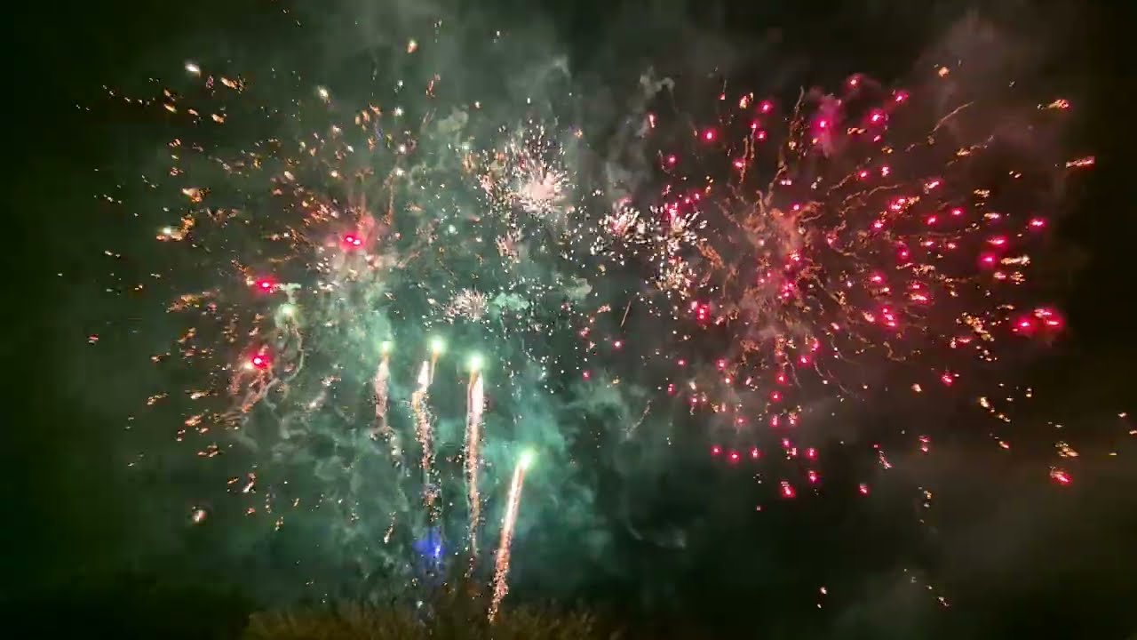 Brilliant Full Fire Works West Marsh Community Centre Grimsby #fireworks #november #display 