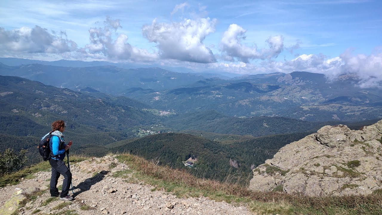 Dalle Casermette del M. Penna alla Vetta passando dal passo dell'Incisa. Panorama stupendo a 360°.