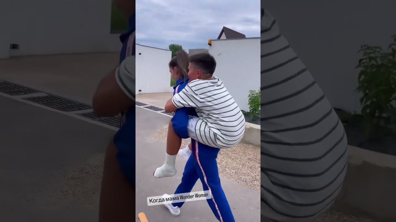 Будни Агаты Муцениеце - про счастливое детство, в магазине, распаковка