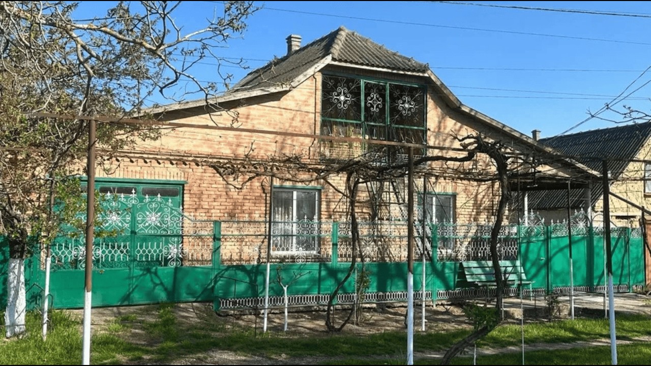 Будинок за ціною авто! 2 поверхи, гараж, меблі та техніка — лише 33 000 $