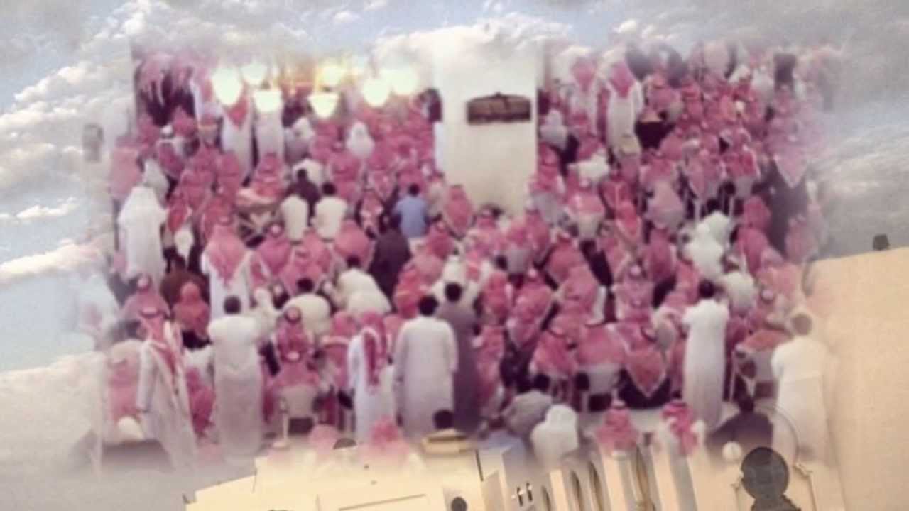 الشيخ خالد الجليل تلاوة خاشعة و ماتعة لأواخر الفرقان وصراخ أحد المصلين !