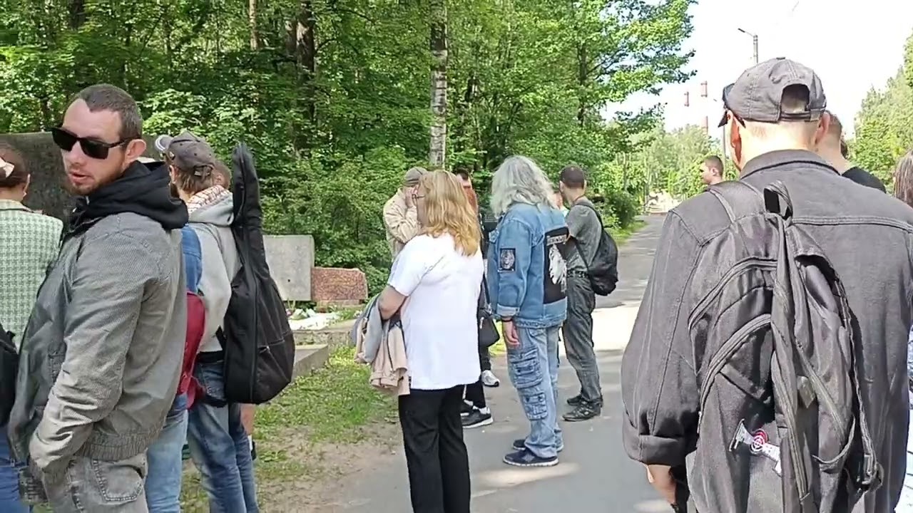 Виктор Цой. День рождения. Утро 21.06.25. Богословское кладбище. СПб. Любим и всегда помним.
