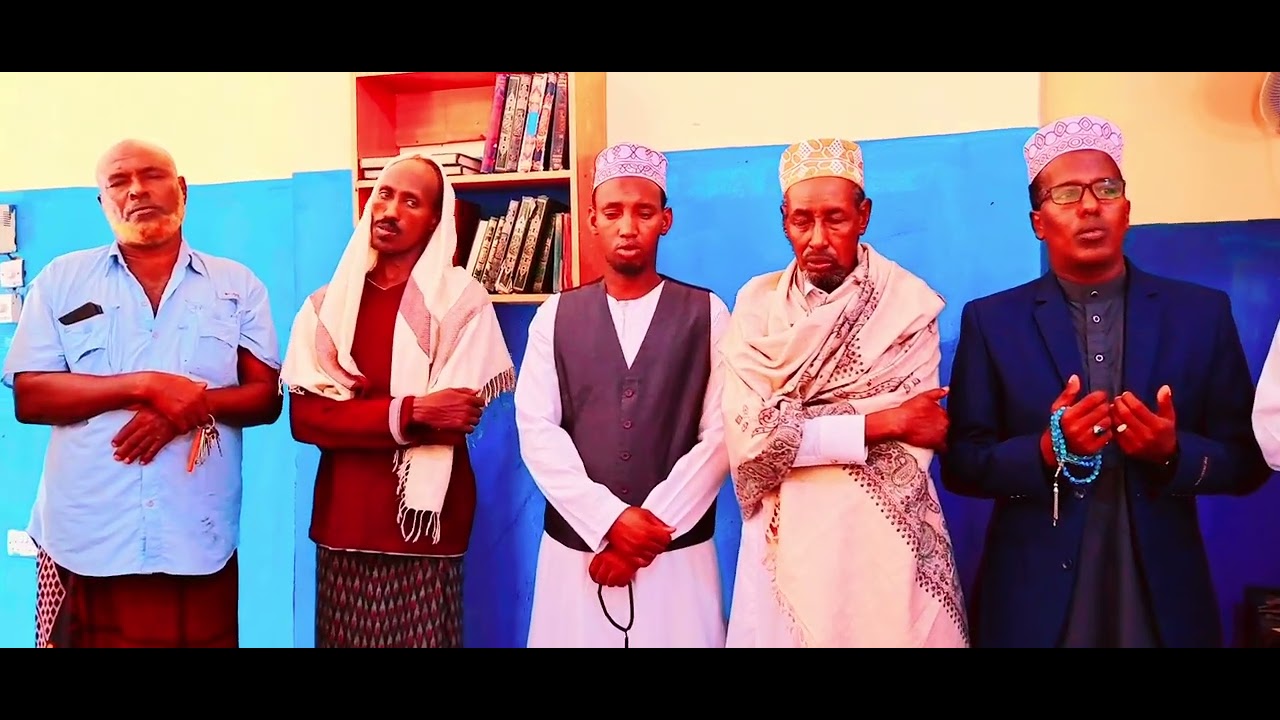 يارب صل علي الحبيب محمد. وعلي آل من هم الكرمآء