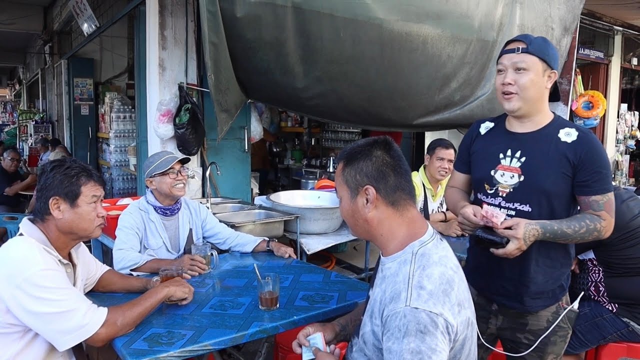 JALAN JALAN CARI MAKAN DI PASAR JULAU.