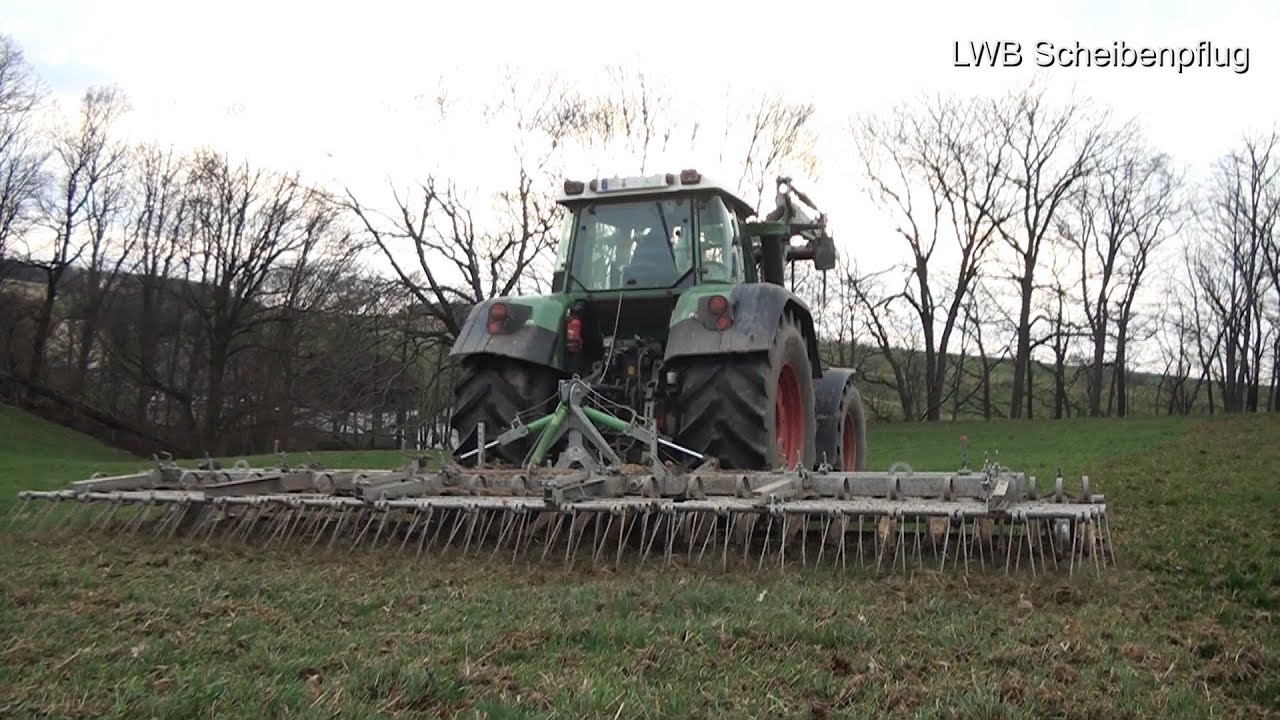 Gras striegeln - Fendt - Joskin- LWB Scheibenpflug
