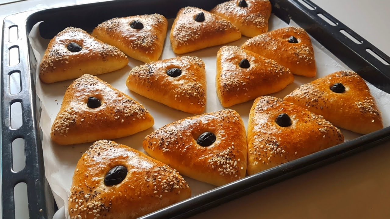 عليهم الطلب بكثرة فشهر رمضان 👍فطائر مالحة سهلة وسريعة بعجينة رطبة وخفيفة من ألذ مايكون 