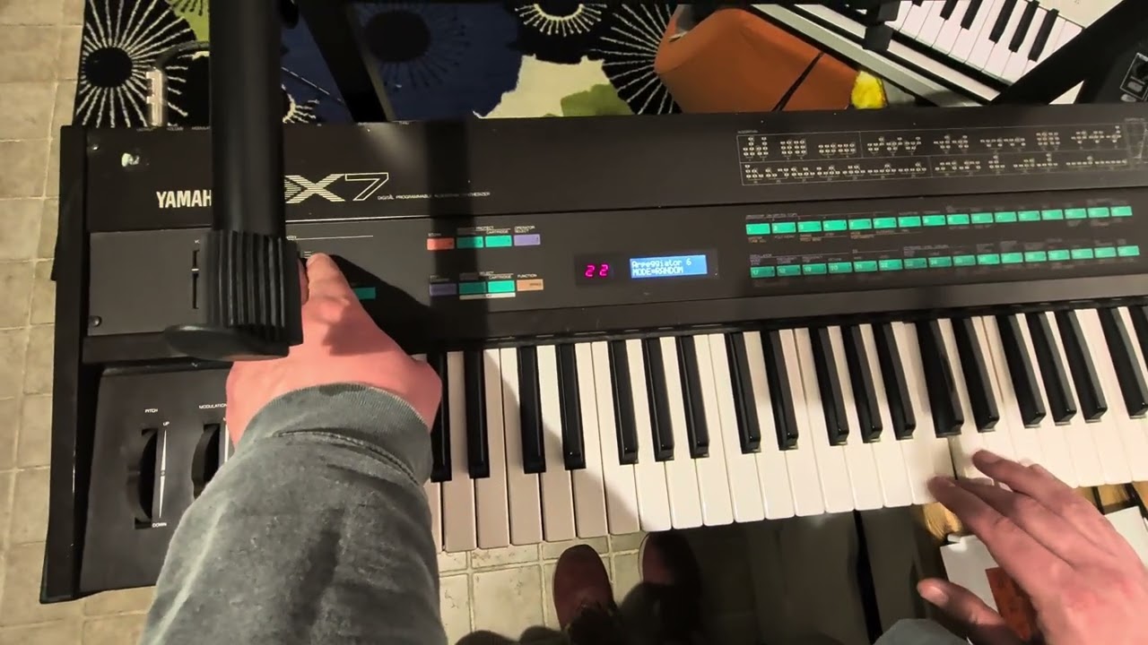 Short video showing how to activate the arpeggiator on a DX7 with Supermax+