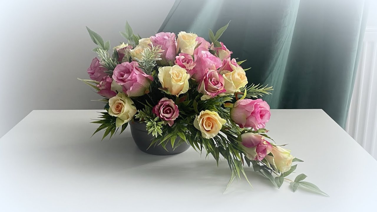 Stroik na grób cmentarz z różami  || Wiązanka