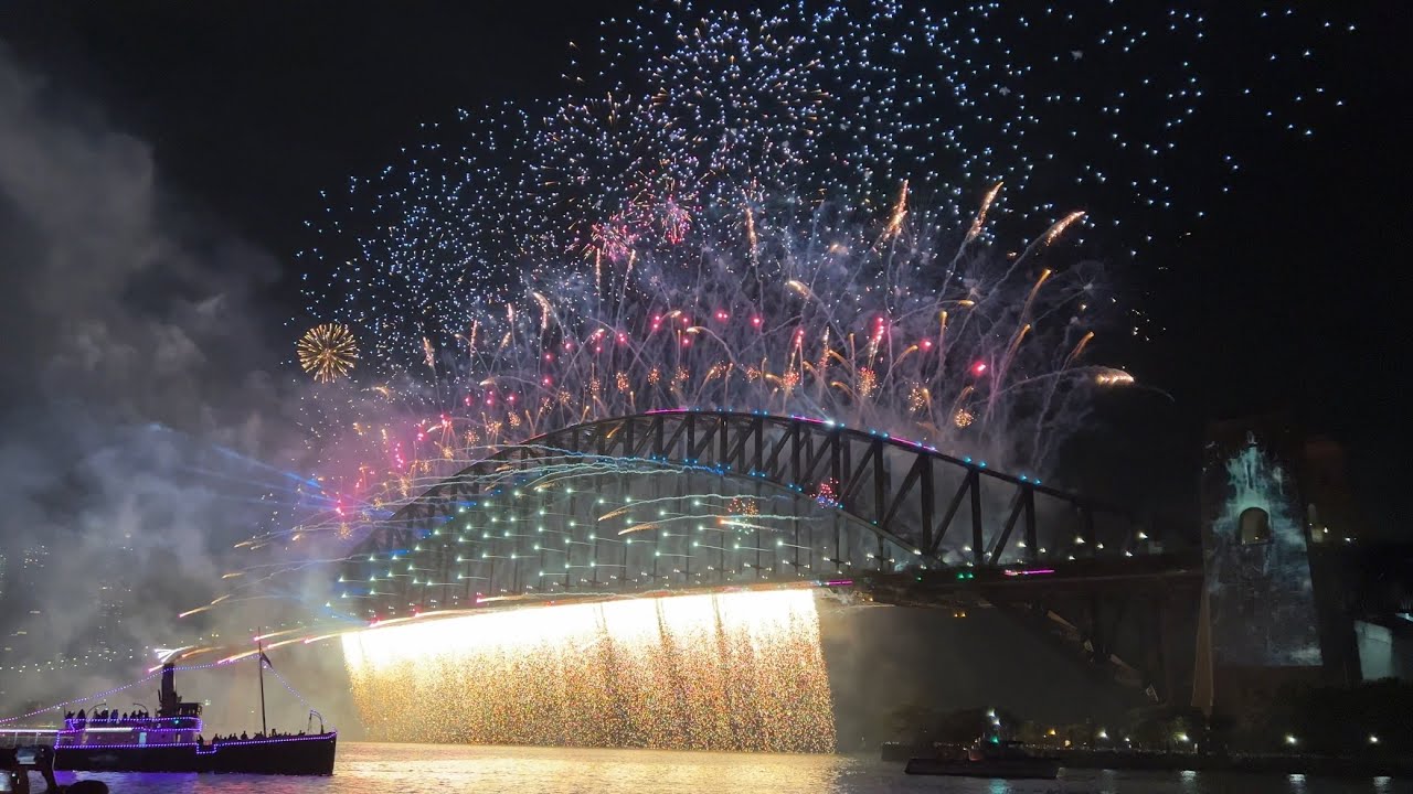 Sydney New Year’s Eve 2023/2024 Midnight Fireworks