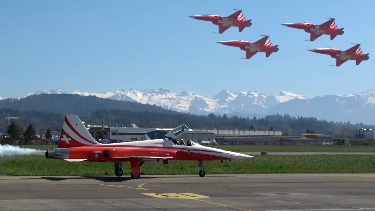 [4K] Unique Patrouille Suisse Display in beautiful Swiss mountain scenery 🇨🇭