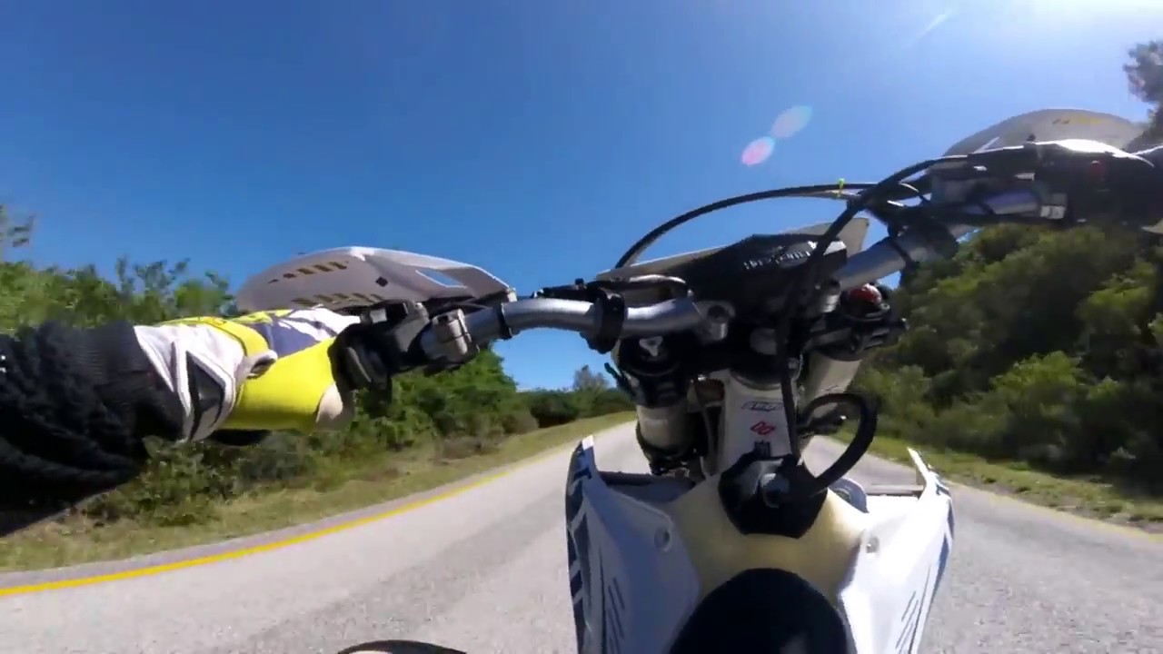 Husqvarna Te 300 -December Fun in the Sun