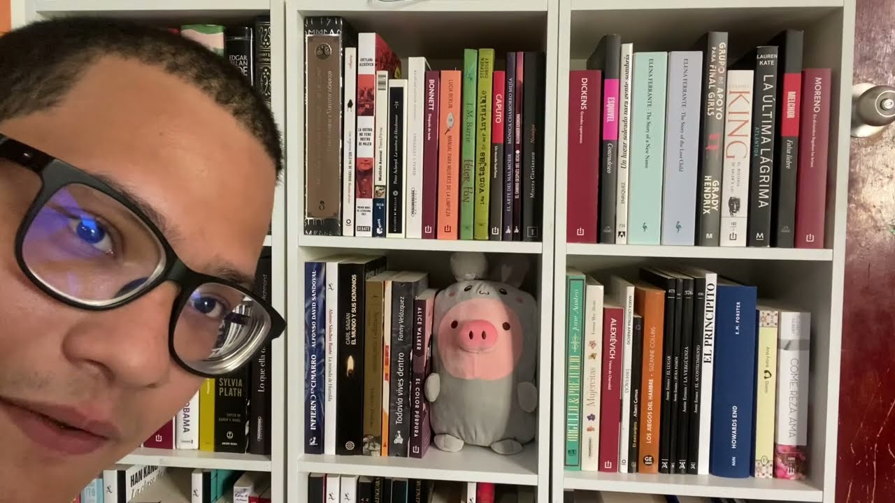 mostrado mi tbr física + tour por mi librero 📚